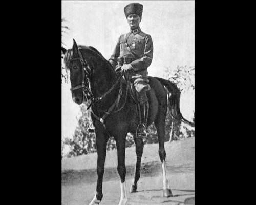 Atatürk'ün hiç bilinmeyen 300 fotoğrafı