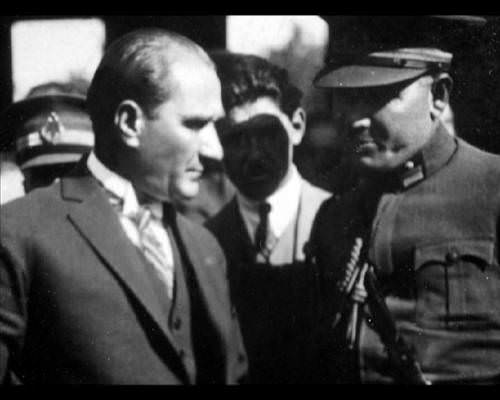 Atatürk'ün hiç bilinmeyen 300 fotoğrafı