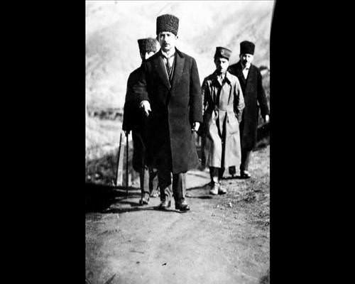 Atatürk'ün hiç bilinmeyen 300 fotoğrafı