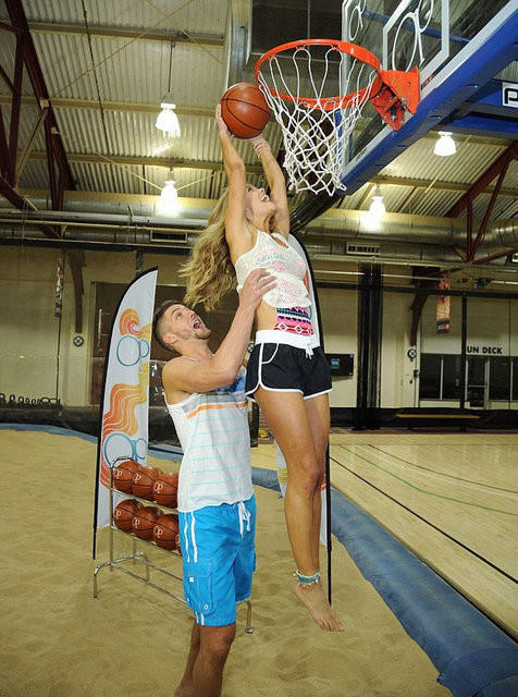 Nina Agdal parkelerin de meleği olmaya aday