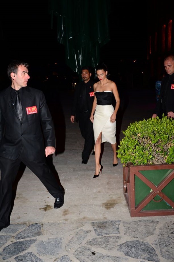 Ünlüler Adriana'nın partisine akın etti!