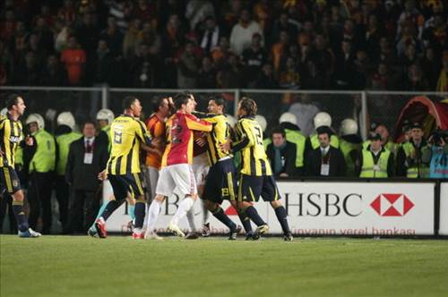 Galatasaray-Fenerbahçe derbisinin en unutulmaz anları