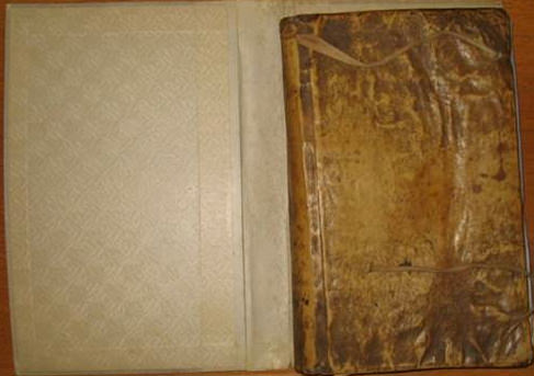 İnsan derisinden kitap!