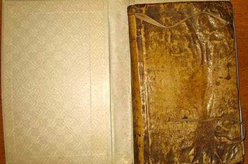 İnsan derisinden kitap!