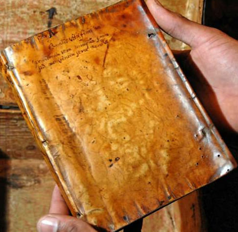 İnsan derisinden kitap!