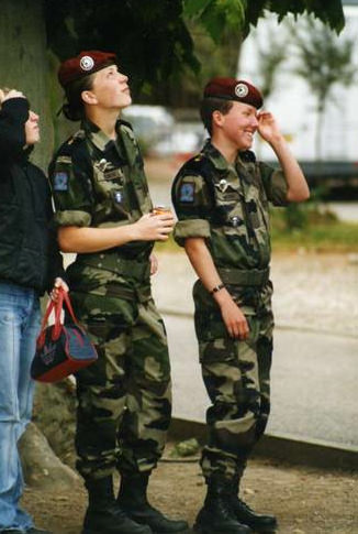 Kadınlarla erkekler aynı koğuşta