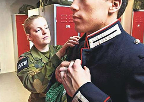 Kadınlarla erkekler aynı koğuşta