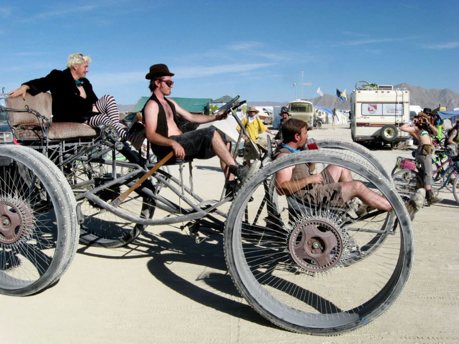 Her yıl binlerce kişiyi toplayan Yanan Adam Festivali