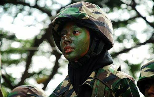 Kadınlarla erkekler aynı koğuşta