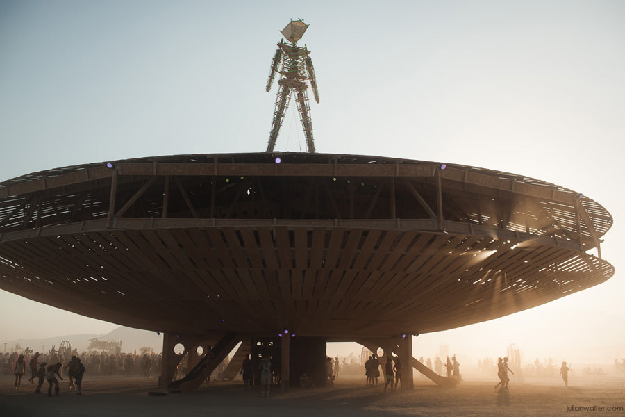 Her yıl binlerce kişiyi toplayan Yanan Adam Festivali