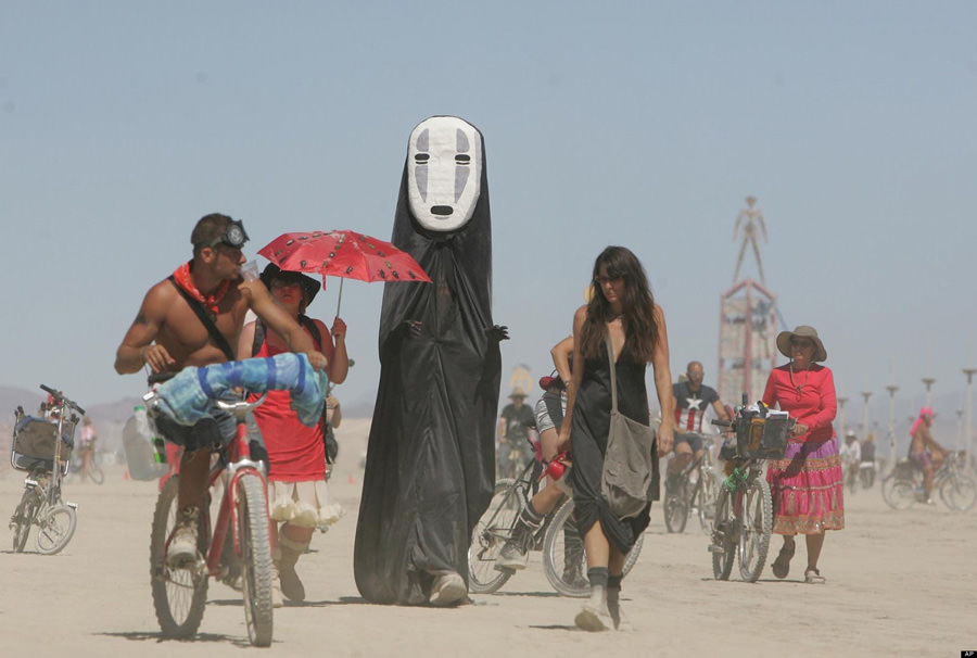 Her yıl binlerce kişiyi toplayan Yanan Adam Festivali