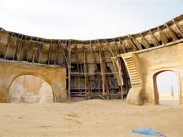 Terk edilmiş film setleri