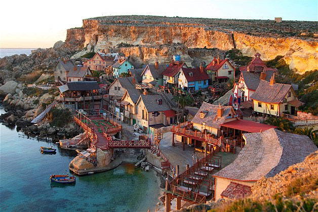 Terk edilmiş film setleri