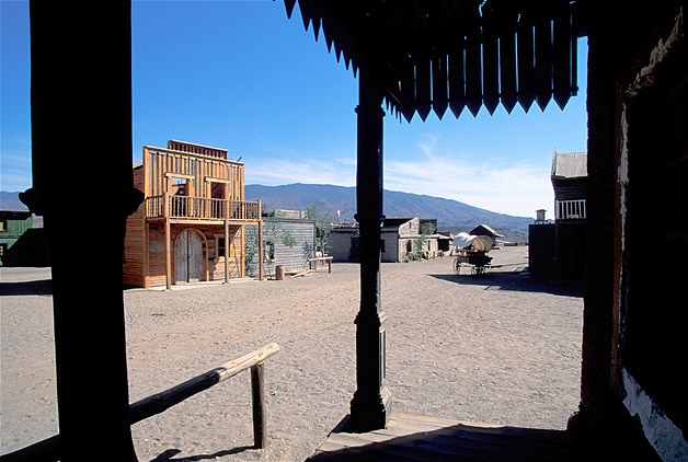 Terk edilmiş film setleri