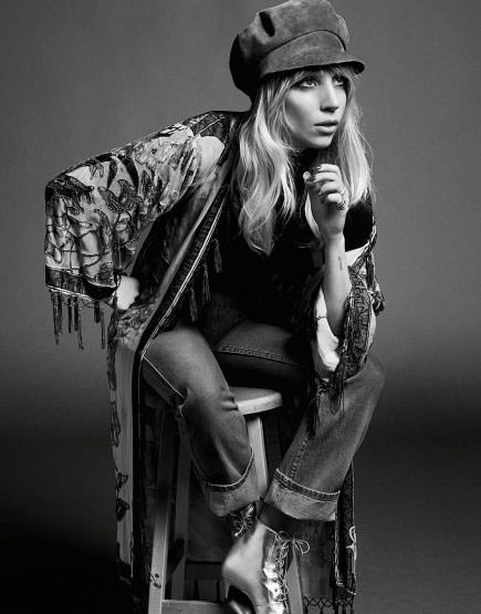 Lady Gaga Porter'a ilginç pozlar verdi