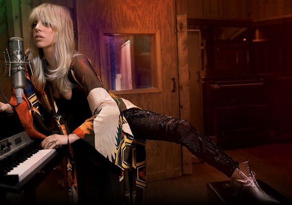 Lady Gaga Porter'a ilginç pozlar verdi