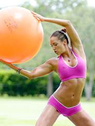 Formda vücuduyla kıskandırıyor!