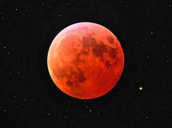 "Kanlı Ay" tutulması büyüledi!