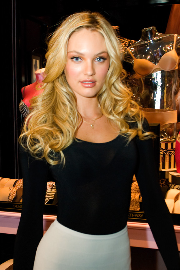 Candice Swanepoel çekici kareler!