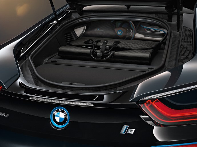 BMW i8 ve Louis Vuitton buluşması!