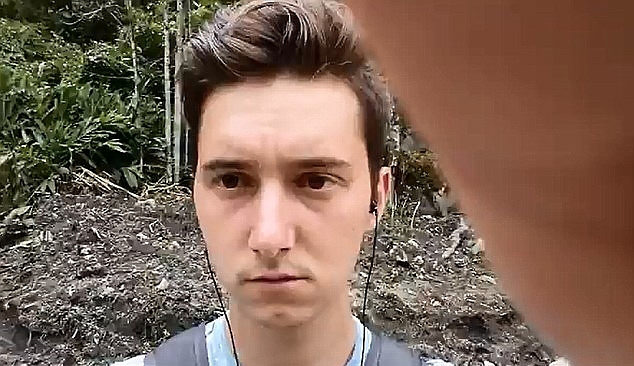 Selfie modasına uydu, tekmeyi yedi