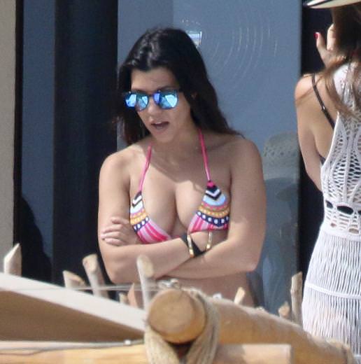Kourtney Kardashian Paskalya tatilinde