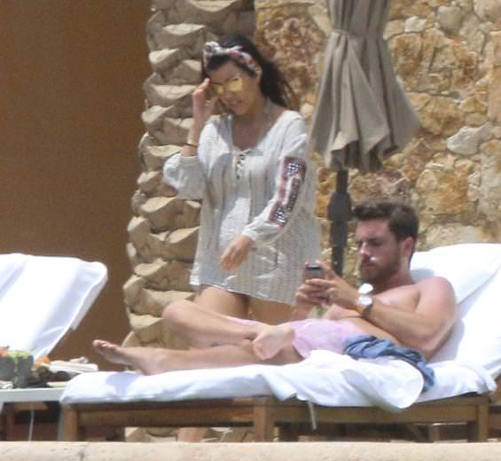 Kourtney Kardashian Paskalya tatilinde