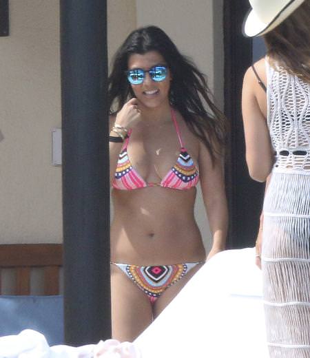 Kourtney Kardashian Paskalya tatilinde