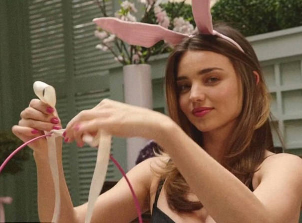 Miranda Kerr Paskalya tavşanı oldu!