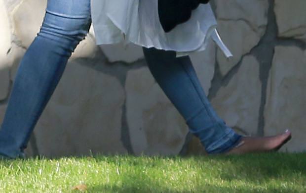 Melanie Brown elbiselerini değiştirirken görüntülendi!