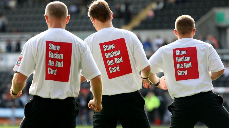 Futbolcular ırkçılığa karşı birleşti