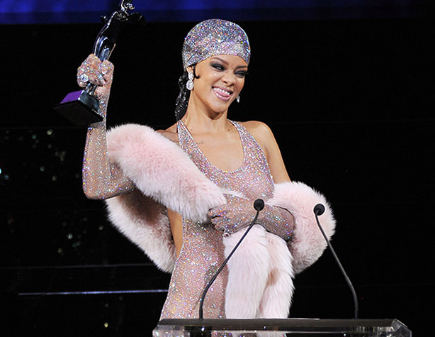 Rihanna’nın Seksi Dansı