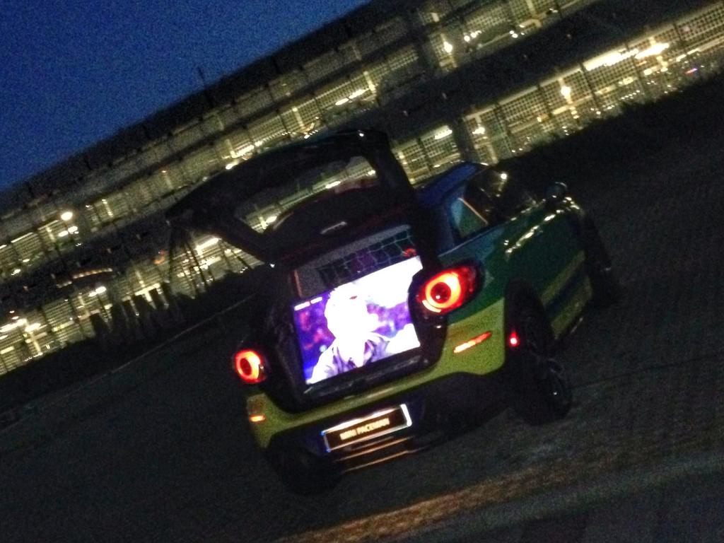 Köprüden geçti MINI