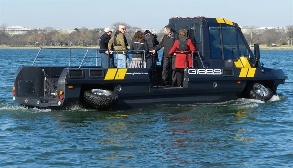 Hem karada hem denizde