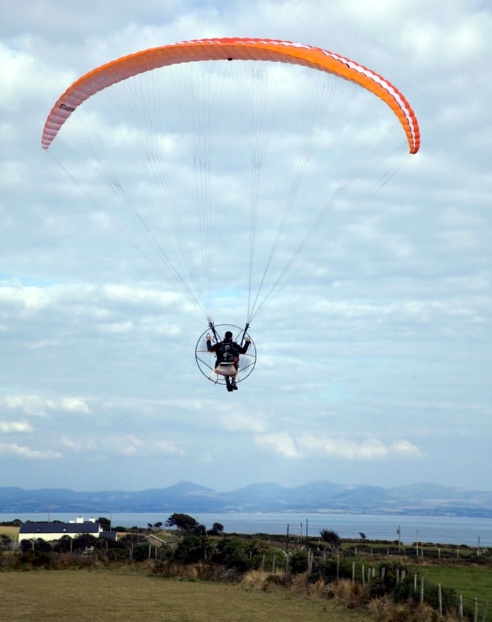 İşe paramotorla gitmeye ne dersiniz?