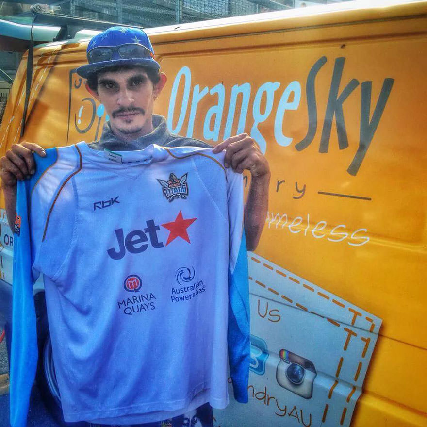 Minibüslerini mobil çamaşırhaneye çevirdiler