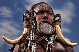 Farklı bir inanış: Dudak plakaları