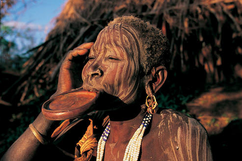 Farklı bir inanış: Dudak plakaları