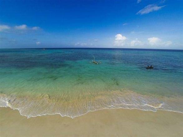 Denizin ortasında göz kamaştıran yapı