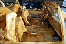 Ağaçtan Ferrari yapıp suda yüzdürdü