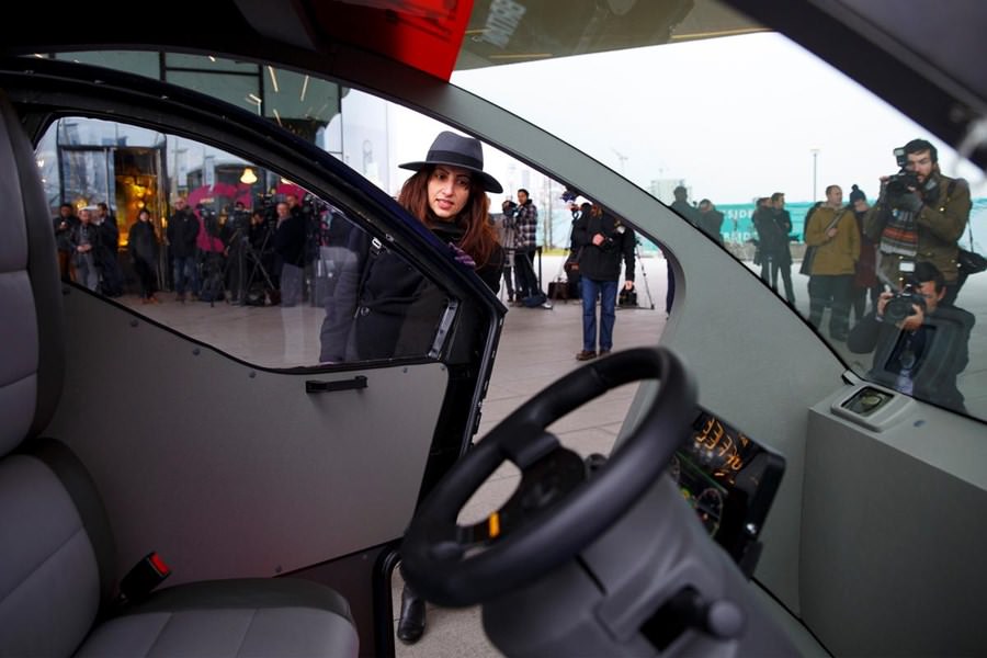 Sürücüsüz otomobiller basına tanıtıldı