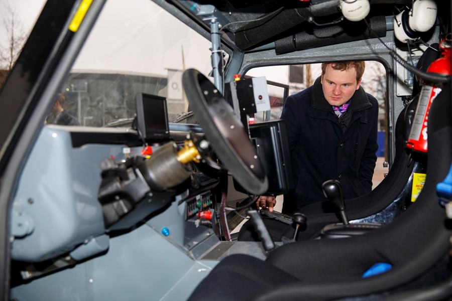 Sürücüsüz otomobiller basına tanıtıldı