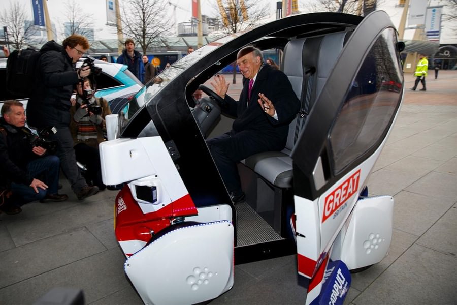 Sürücüsüz otomobiller basına tanıtıldı