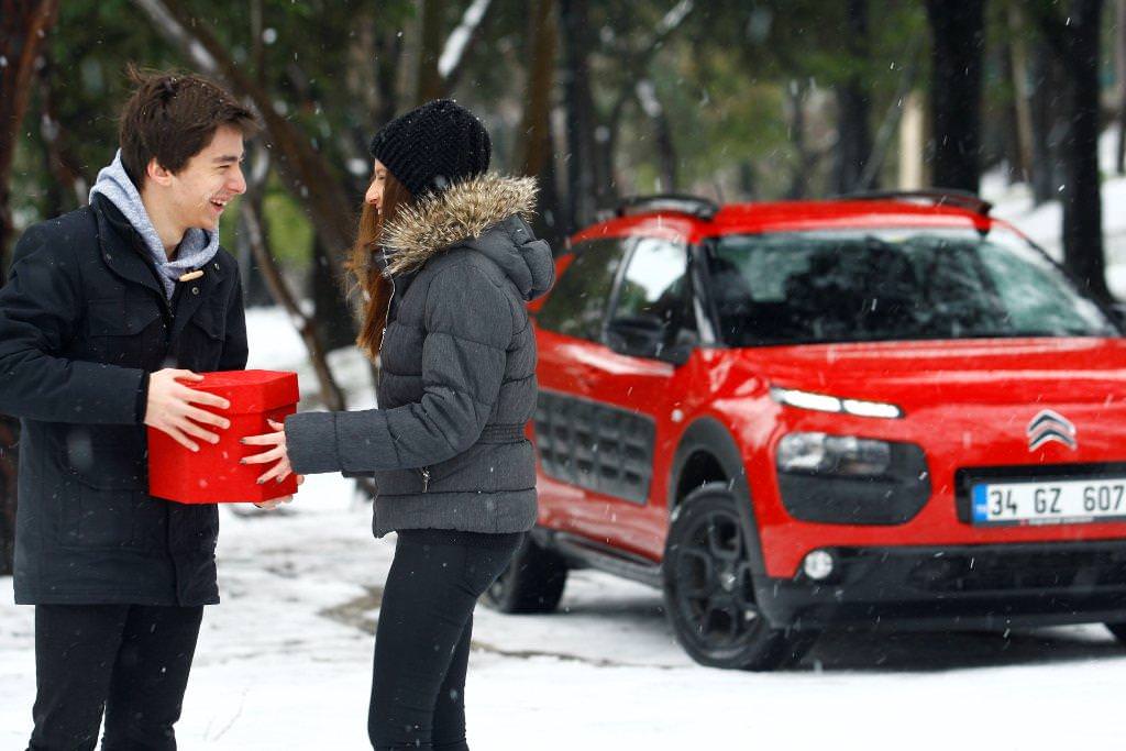 İki gerçek aşk! Sevgililer günü otomobilleri