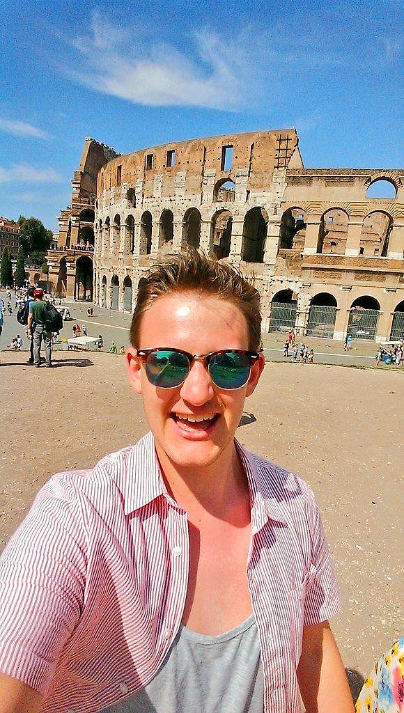 En çok selfieyi hangi binayla çekiyoruz?