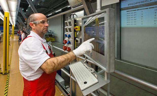 Porsche'nin yapılış süreci fotoğraflandı