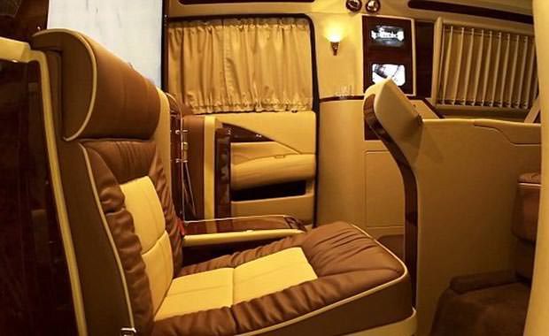 Cadillac'ı 24 ayar altın ile kapladı