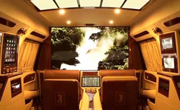 Cadillac'ı 24 ayar altın ile kapladı