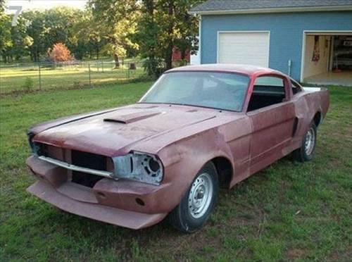 Çöplükten çıkan lüks otomobiller