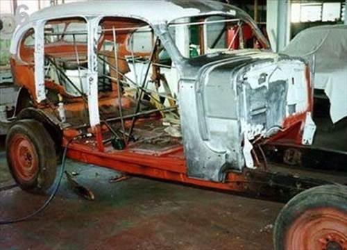 Çöplükten çıkan lüks otomobiller